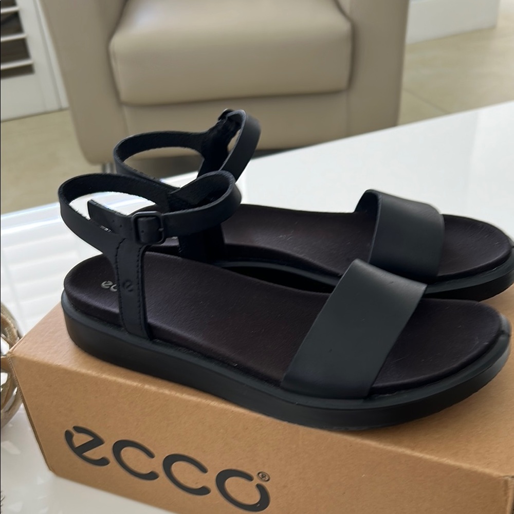 ECCO Flowt -NWT Women's Elegant Black Sandals
